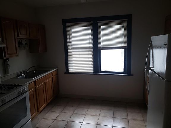 3rd image of 233 N Park Ave #2