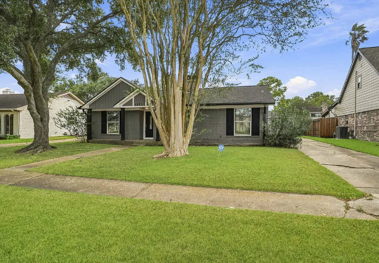 3 bed, 2.0 bath, 2178 sqft, $2,300 — Photo 2