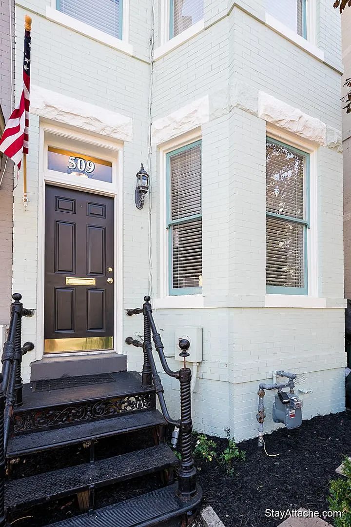 Building Photo - 509 6th St NE