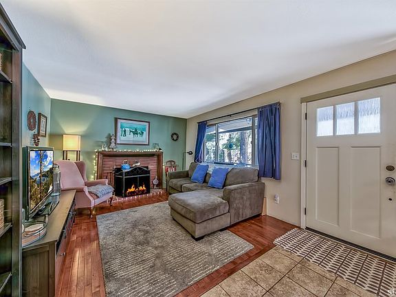 3rd image of 710 Hazel Dr