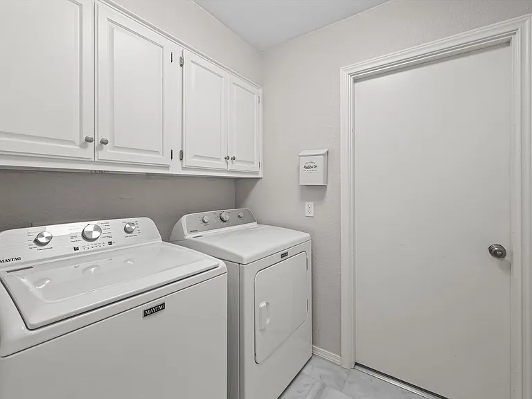 7717 Doris Dr — Photo 32