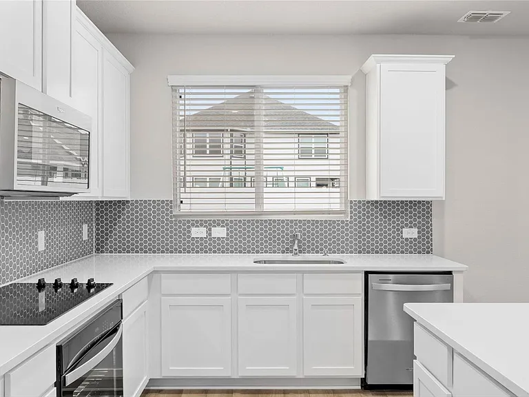 5953 Revere Dr — Photo 9