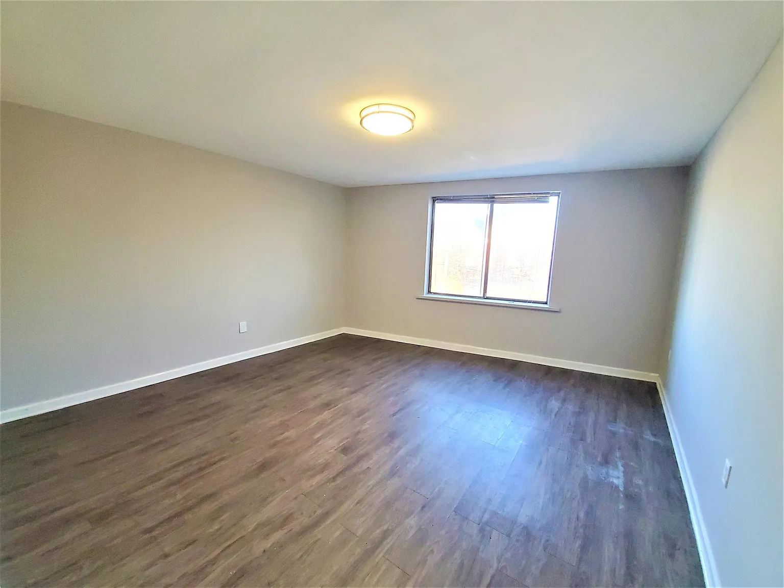 2 bed, 1000 sqft, $1,999 — Photo 4