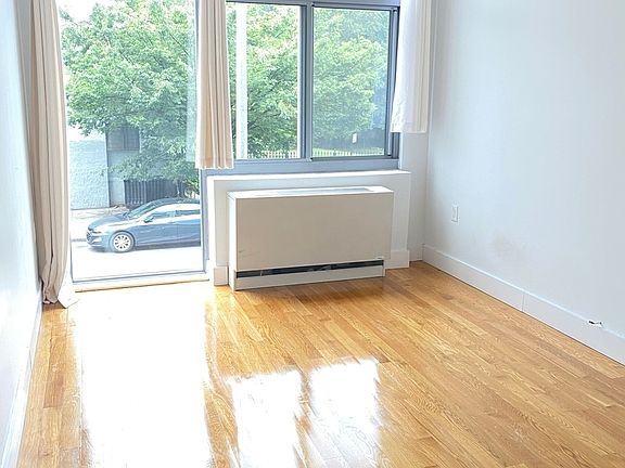 3rd image of 836 Bergen St #207F