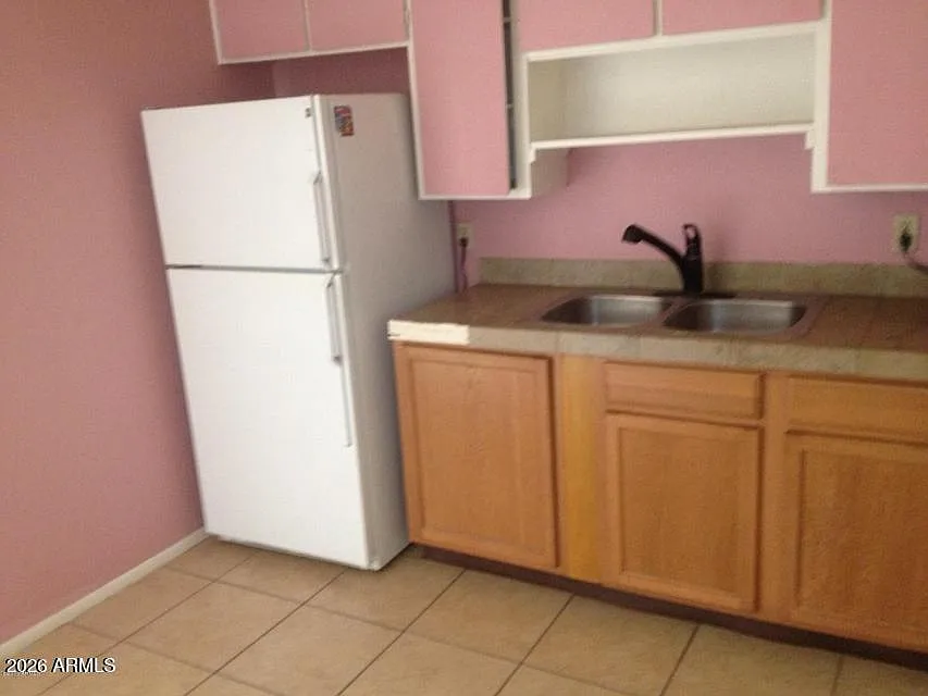 2 bed, 1.0 bath, 4512 sqft, $995 — Photo 2