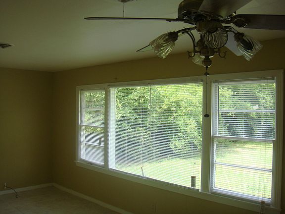 2nd image of 825 Peyton Dr