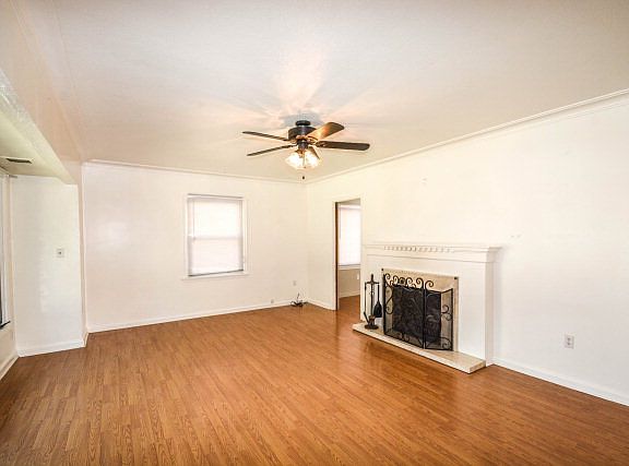 2nd image of 440 8th St