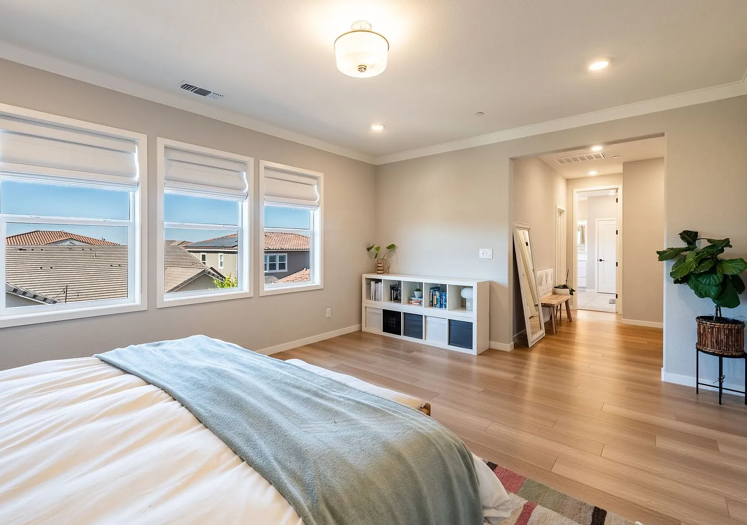 Beautifully Updated 5-Bedroom Home with 3 Car Garage in Folsom Ranch! — Photo 4