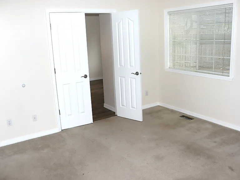 1328 E Hunter Dr — Photo 13