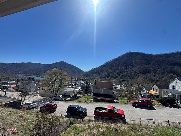 4th image of 183 Hillside Dr