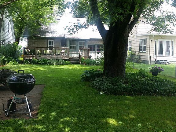 4th image of 820 Blaine Ave