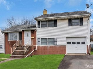 29 Tracy Dr, Fords, NJ 08863