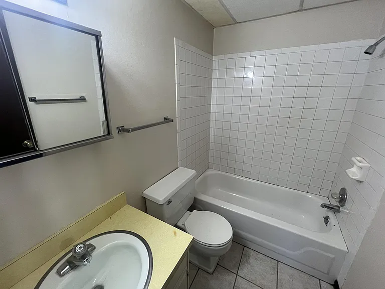 340 S Birchwood Dr #D — Photo 9