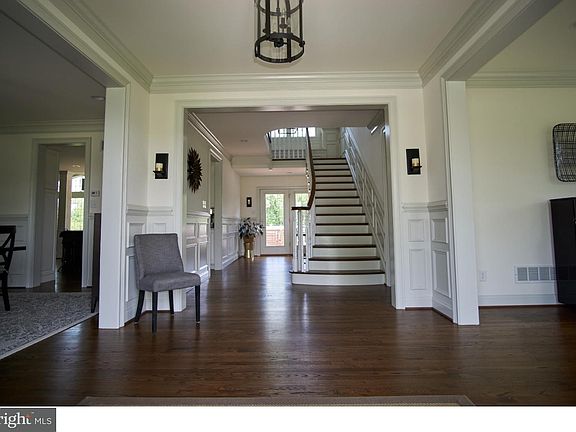 2nd image of 118 Galvin Cir