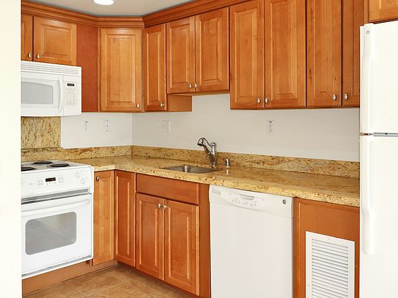 4th image of 55 Marinero Cir #204A