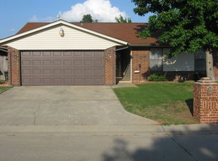 116 Oak Tree Ln, Midwest City, OK 73130