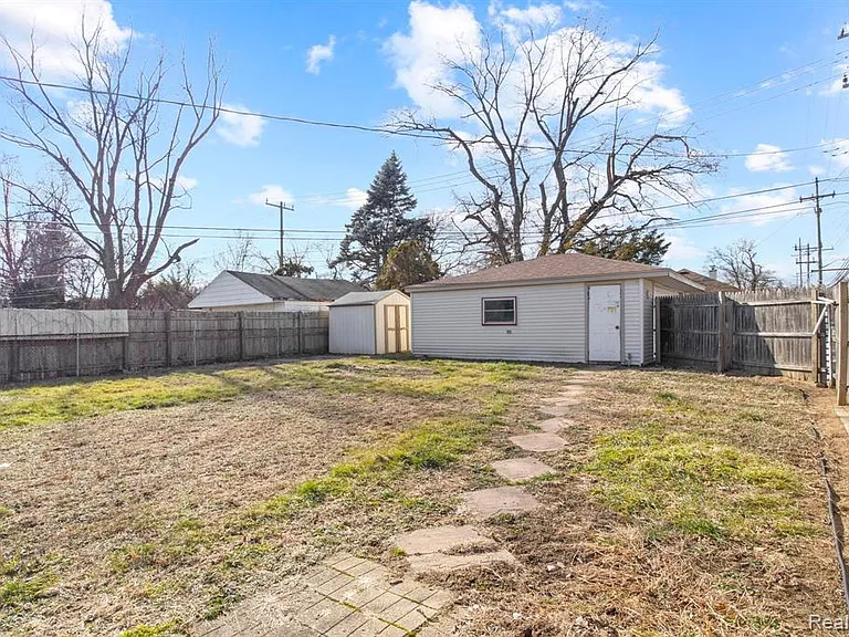 7331 Drexel St — Photo 6