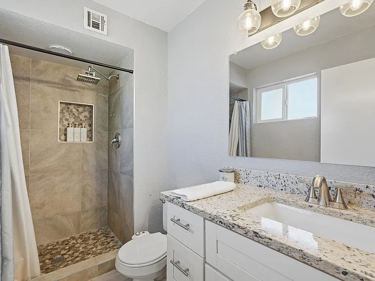11610 N 41st Dr — Photo 28