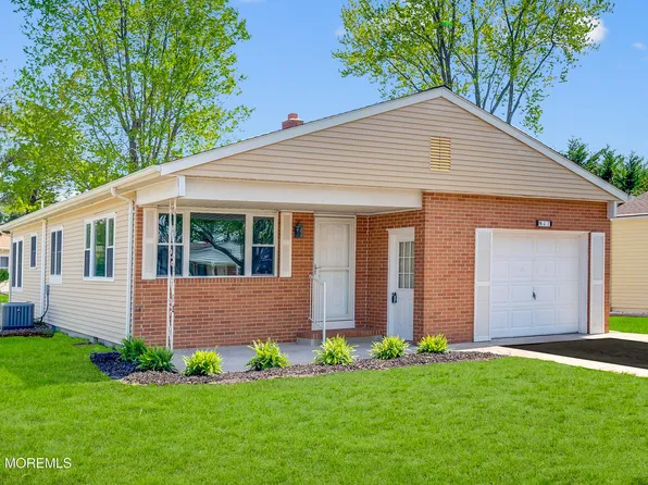 47 Normanton Court, Toms River, NJ 08757