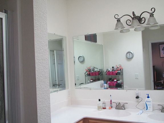 Master bath with dual sinks.