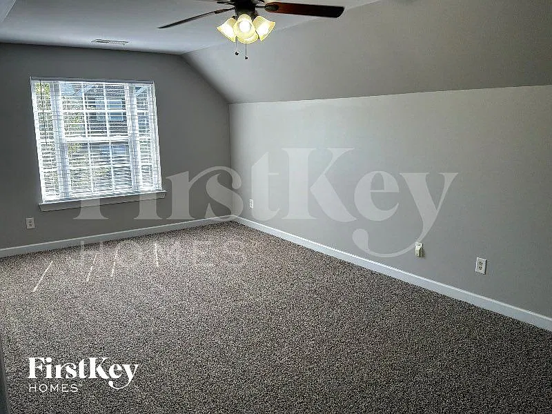 5 bed, 3.5 bath, 3168 sqft, $3,355 — Photo 3