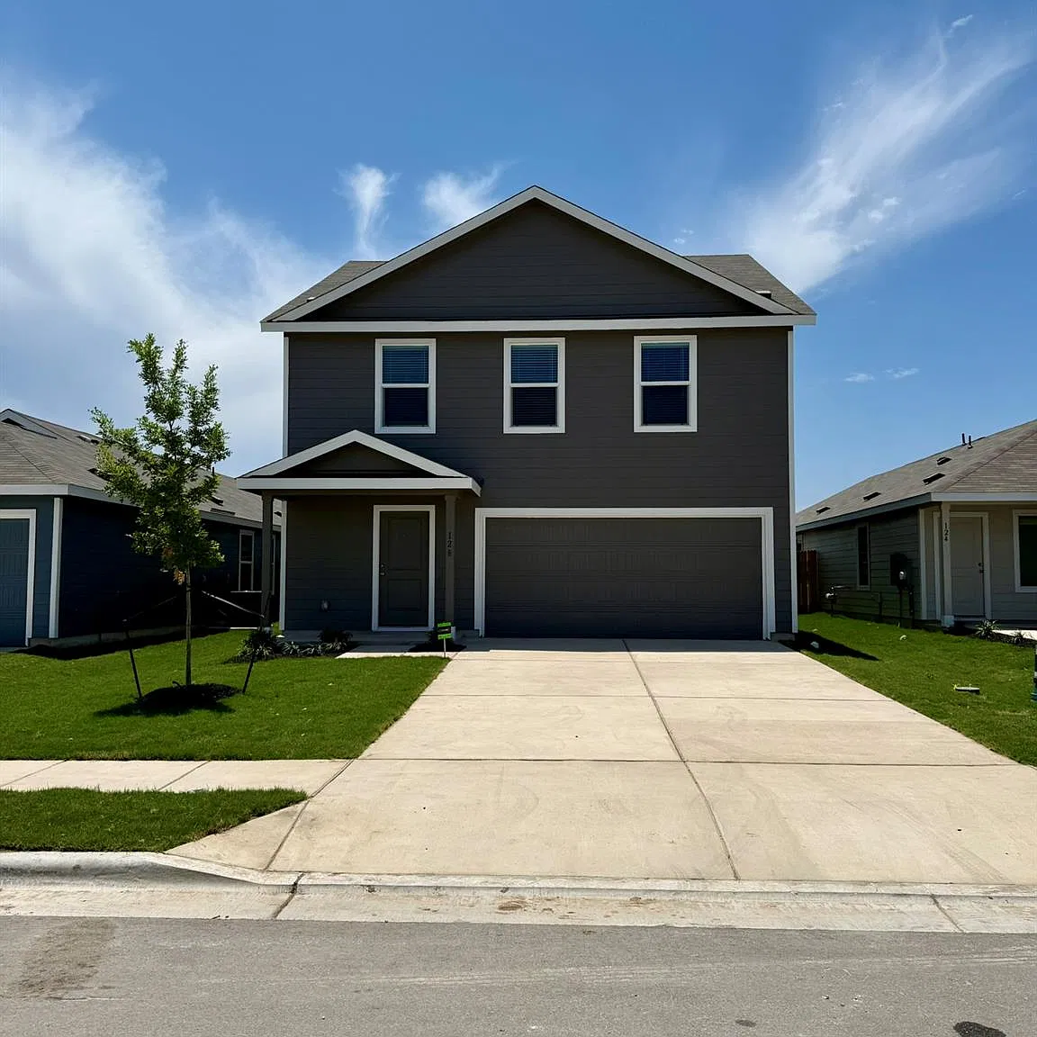 4 bed, 2.5 bath, 2000 sqft, $2,150 — Photo 1