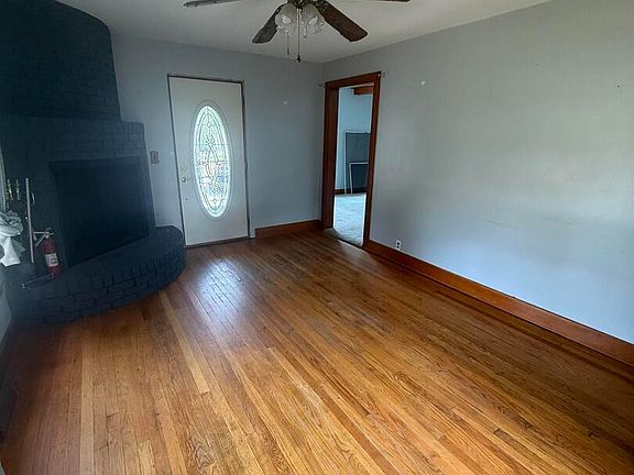 3rd image of 2127 W 51st St