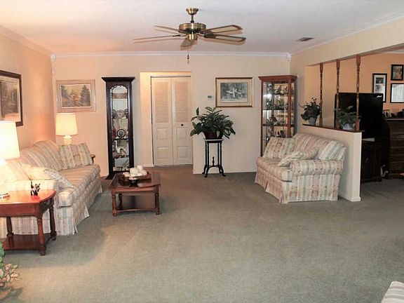 4th image of 1800 SE 56th Ct