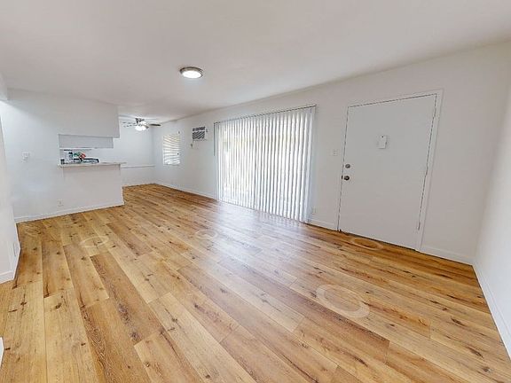 3rd image of 15114 Dickens St #153-08