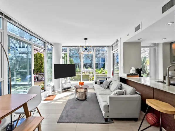 7371 Westminster Hwy #501, Richmond, BC V6X 0B4