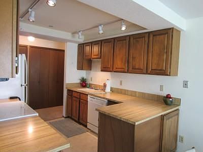4th image of 132 N 132nd St Unit 301