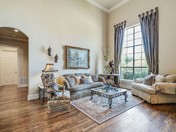 5th image of 120 Winsley Cir