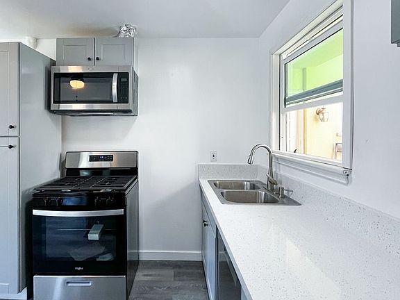 5th image of 1610 Fargo St #1612