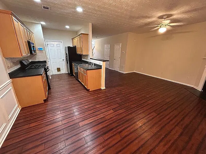3 bed, 1550 sqft, $1,848 — Photo 4