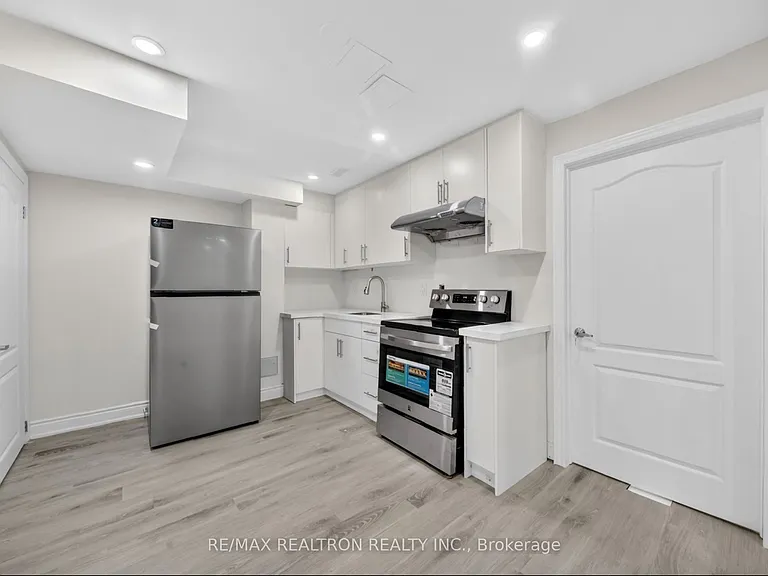 20 Ivy Green Cres — Photo 8
