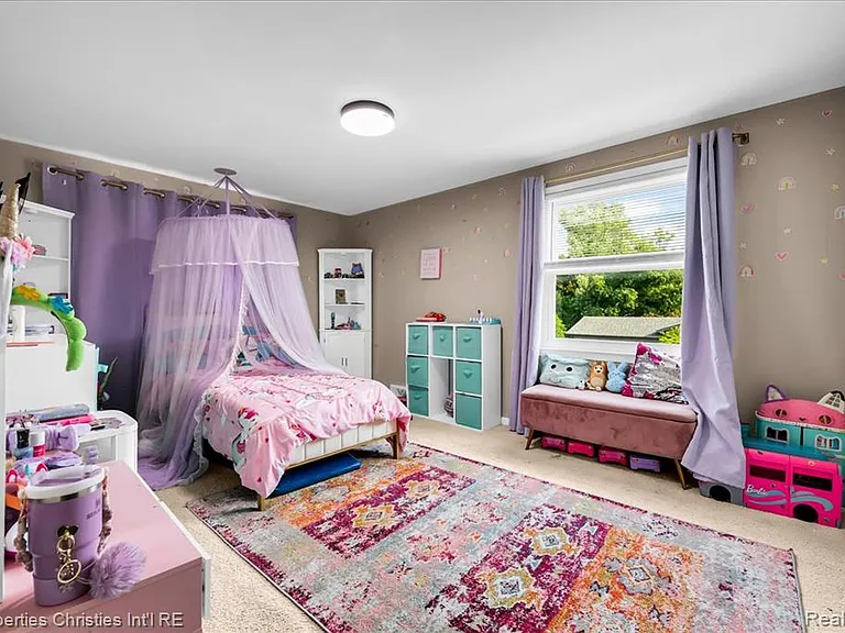 24600 Manistee St — Photo 31