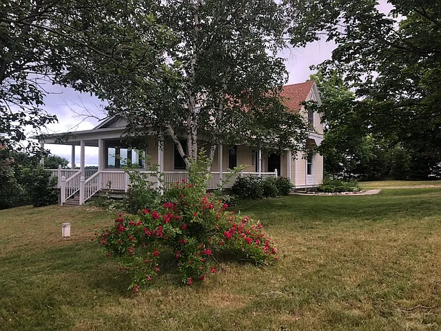 16331 Center Rd — Photo 2