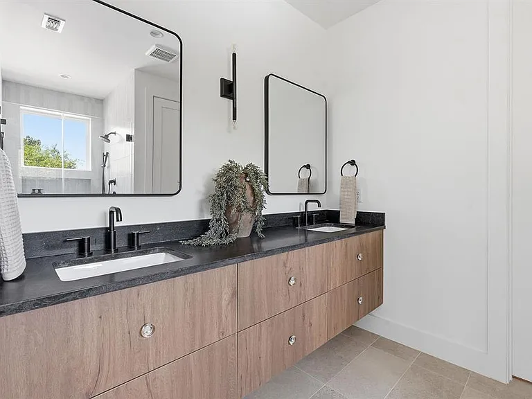 502 Normandy St #2 — Photo 11