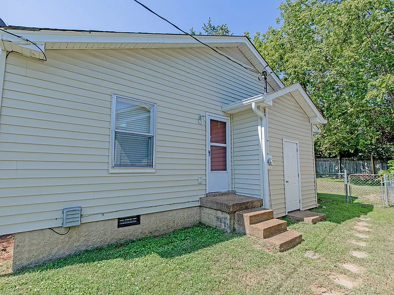 857 Heritage Cir — Photo 14
