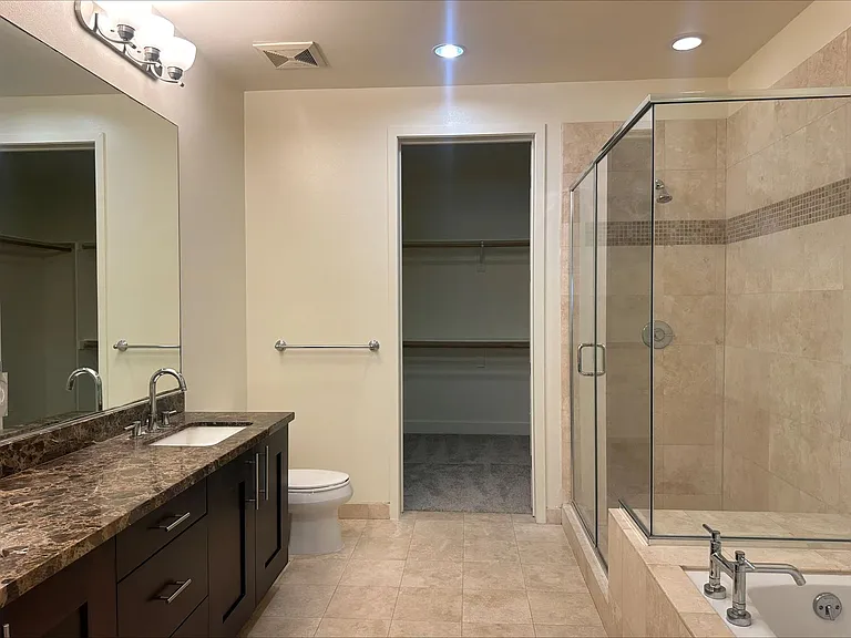 Axis 2300 Apartments — Photo 155