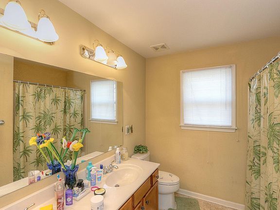 5th image of 410 Simonton Crest Dr