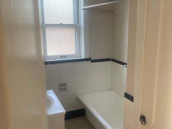 3rd image of 3844 Wilmington Ave #5908-2N