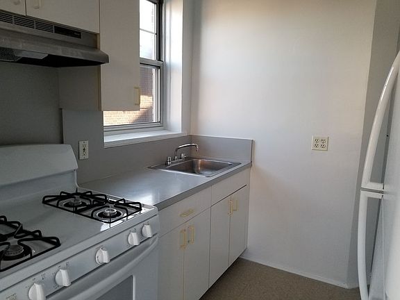 3rd image of 6940 108th St APT 2B