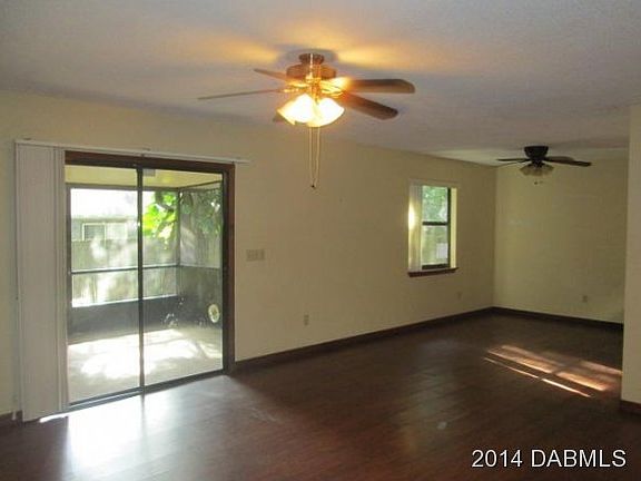 3rd image of 626 Acorn Cir