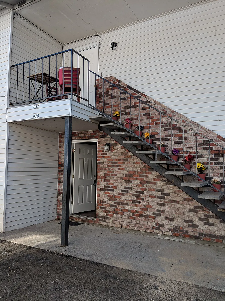Building Photo - 613 NW 9th Ave #613