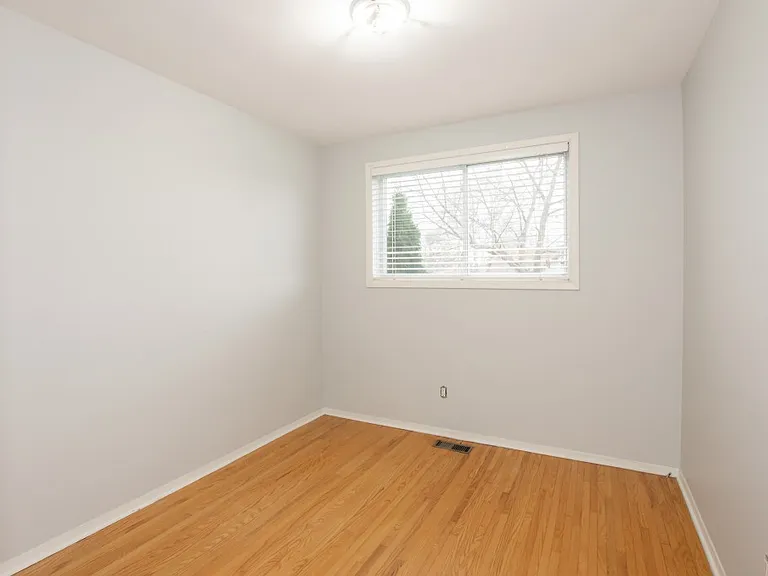 54 Trelawn Pkwy — Photo 16