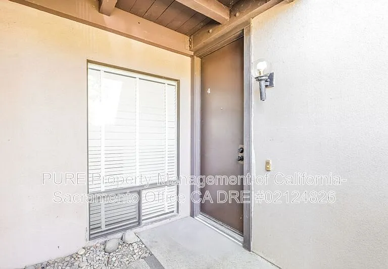 2229 Woodside Ln #4 — Photo 5