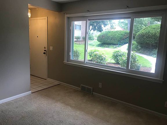 4th image of 233 S Batavia Ave APT 1D