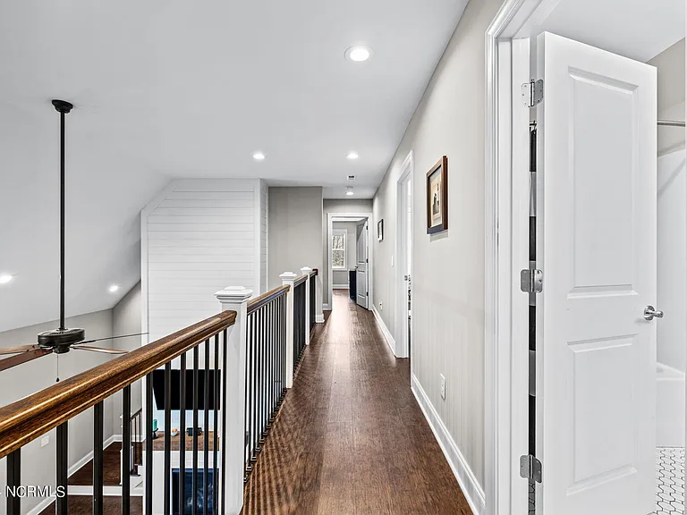 182 Lakeview Dr — Photo 56