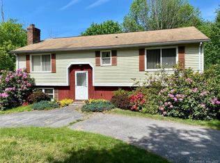 8 Woodridge Cir, Gales Ferry, CT 06335